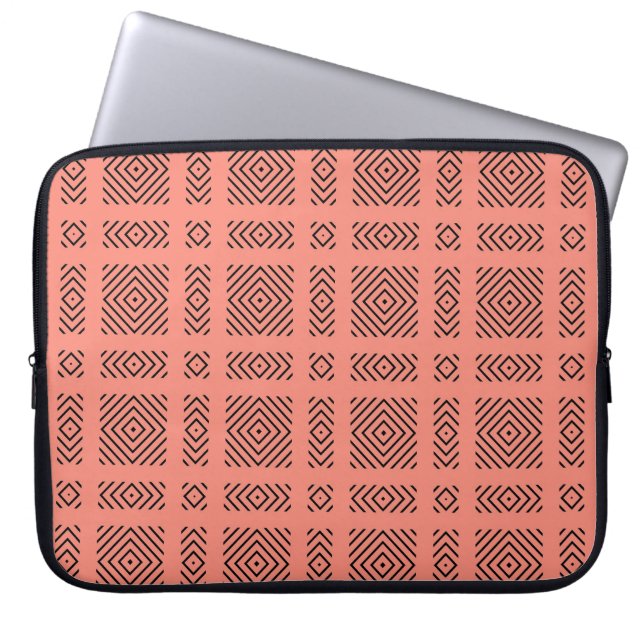 Capa Para Notebook Coral com padrão geométrico preto (Frente)