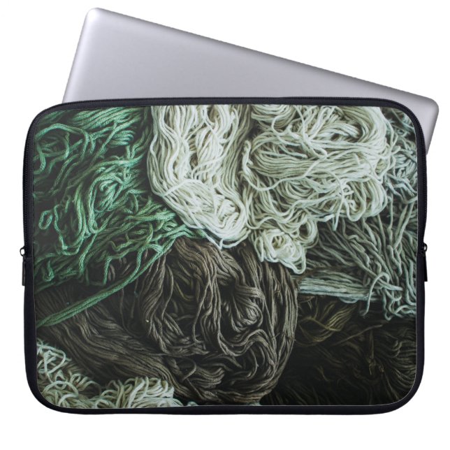 Capa Para Notebook Cordas brancas, cinzas e verdes (Frente)