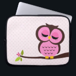 Capa Para Notebook Coruja cor-de-rosa bonito<br><div class="desc">Os eletrônicos à moda sleeve características que uma ilustração bonita do vetor de uma coruja se empoleirou em um ramo de árvore.</div>