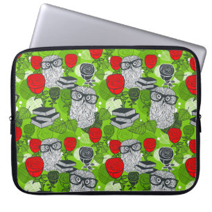Capa Para Notebook Coruja nas rosas vermelhas