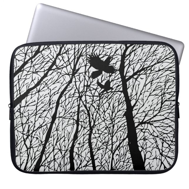 Capa Para Notebook Corvos em Silhueta nas Árvores de Inverno (Frente)