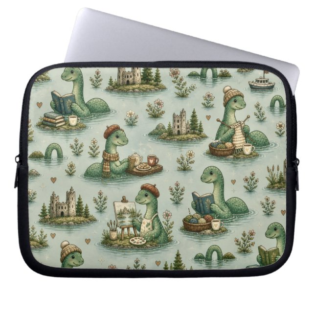 Capa Para Notebook Críptidos Aconchegantes Nessie Monstro do Lago Nes (Frente)