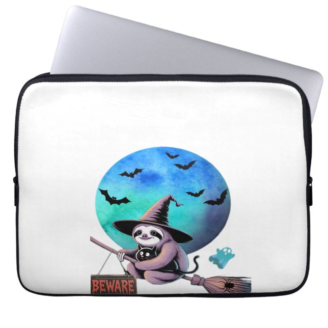 Capa Para Notebook Cuidado com a adorável preguiça de bruxa voando de (Frente)