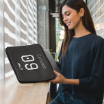 Capa Para Notebook Custom Minimalist American Athlete Monochromatic<br><div class="desc">Protect your tech in style with this professional laptop sleeve featuring a high-contrast black and white "Team USA" design. This durable, padded cover is designed to shield your computer from daily bumps and scratches, featuring a secure zippered top for easy access. The striking monochromatic exterior is fully personalizable with your...</div>