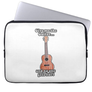 Capa Para Notebook Dá-me a guitarra e ninguém se machuca.