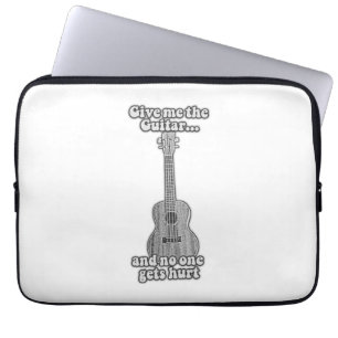 Capa Para Notebook Dá-me a guitarra e ninguém se machuca. B & W