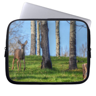 Capa Para Notebook Deer Fawn e Forest Trees Wildlife Animal Foto