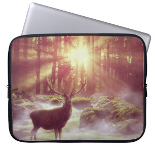 Capa Para Notebook Deer in Misty Woods no Sunset Nature Trabalho de a
