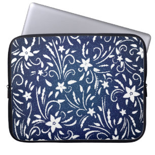 Capa Para Notebook Denim Blooms: Padrão Floral Fundo