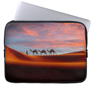 Capa Para Notebook Desertos   Man & Camels in the Sand Dunes