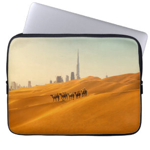 Capa Para Notebook Desertos   Vista Skyline do Dubai com Camelos
