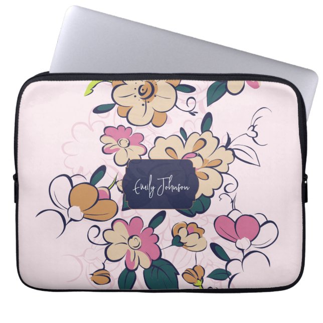 Capa Para Notebook Design de Flor Rosa Pastel com Nome Personalizado (Frente)