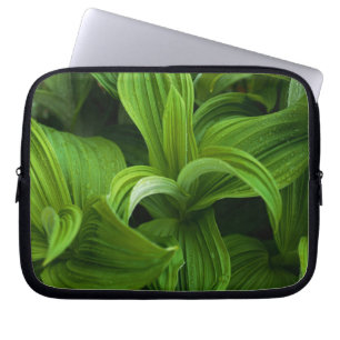 Capa Para Notebook Dewdrops em um Helabore falso