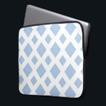 Capa Para Notebook Diamantes Azuis Claro em Branco<br><div class="desc">Um padrão na moda,  geométrico de grandes e pequenos diamantes azuis-claros sobre um fundo branco. O branco forma uma trava que separa as formas de diamante azul do bebê. Imagem de pixel 9000 x 6000 criada digitalmente. Copyright ©2013 Claire E. Skinner,  Todos os direitos reservados.</div>