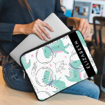 Capa Para Notebook Dinossauros Espaciais, Dinossauros Bonitos, Estrel<br><div class="desc">Um padrão bonito,  divertido e adorável com dinossauros espaciais. Presente moderno e moderno,  perfeito para o amante dos dinossauros em sua vida. Personalize adicionando o seu nome,  apelido,  monograma ou iniciais.</div>