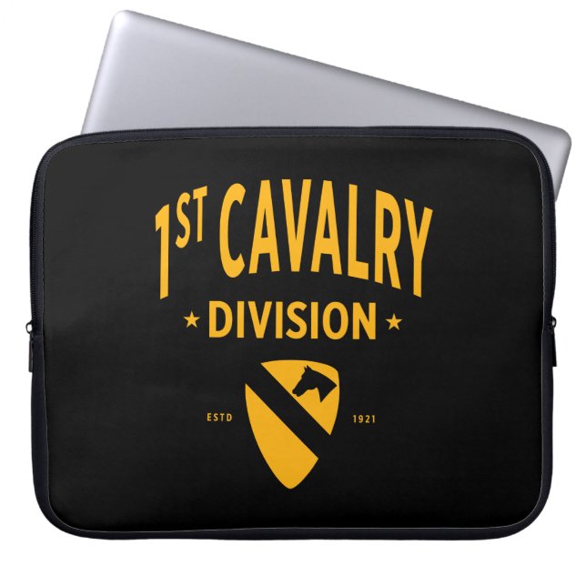 Capa Para Notebook Divisão de Cavalaria 1rua "Primeira Equipe" (Frente)