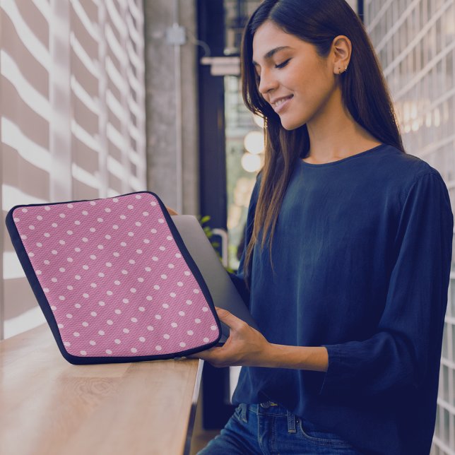 Capa Para Notebook Dotty Delight Pink (A woman tries to put her rap note into a laptop in a Dotty Delight Pink Laptop Sleeve.)