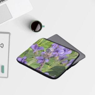 Capa Para Notebook Dragonfly Darner de Olhos Azuis em Flores Roxas