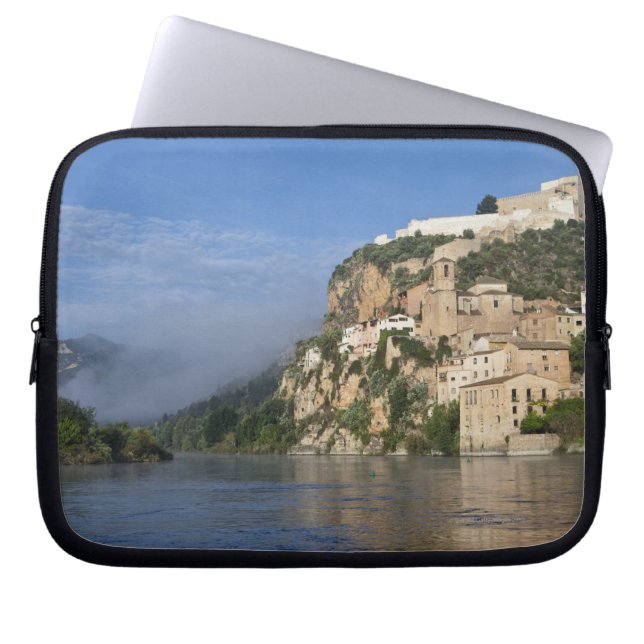 Capa Para Notebook Ebro River (Ria Ebre); Castelo de Templar;  cedo (Frente)