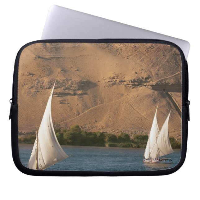 Capa Para Notebook Egito, Assuã, Rio Nilo, barcos à vela Felucca, (Frente)