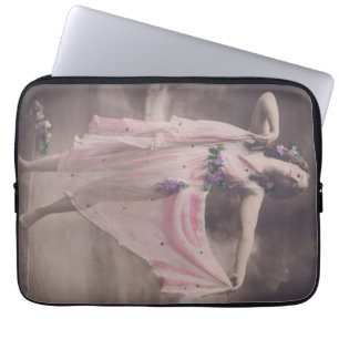 Capa Para Notebook Elegância Vintage em Vestido Floral Rosa
