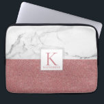 Capa Para Notebook Elegante Marble Blush Pink Glitter Girly Monograma<br><div class="desc">Trendy Marble Blush Pink Glitter Girly Monograma Bolsa de laptop e personalizado! Mantenha seu laptop seguro nesta caixa na moda com um padrão geométrico de mármore e brilho cor-de-rosa, com um bloco colorido no meio com espaço para seu nome e monograma! Fácil de personalizar texto, fontes e cores. Criado pelo...</div>