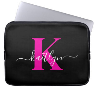 Capa Para Notebook Elegante Monograma de Letra Cursiva Preta e Rosa