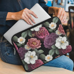 Capa Para Notebook Elegante Vintage Rosas Florais Nome Personalizado<br><div class="desc">Este design na moda apresenta rosas elegantes em um lindo padrão floral com um nome personalizado. Para personalizar editar o texto na caixa de texto ou excluir sem texto. #floral #flores #rosa #vintage #elegant #na moda #elegant ##moderno #trendy #design personalizado #personalizado #personalizado #personalizado #personalizedgifts #laptop #skins #laptop #computador #eletrônicos #capas...</div>