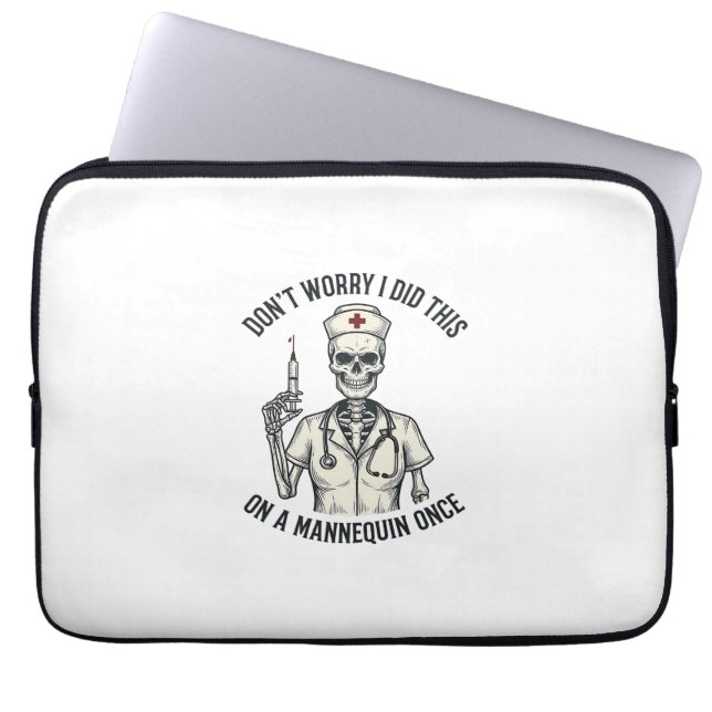 Capa Para Notebook Enfermeira Engraçada Esqueleto Seringa Desenho Ant (Frente)
