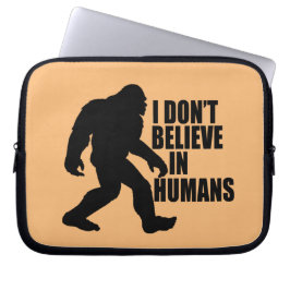 Capa Para Notebook Engraçado Pé Grande Não Acredito em Humanos