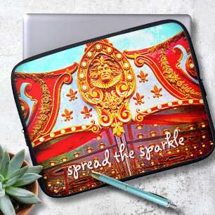 Capa Para Notebook Espalhe a face dourada das aspas no carrossel verm