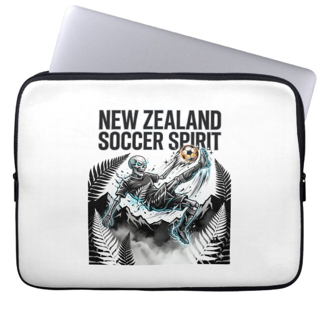 Capa Para Notebook Espírito do Futebol Neozelandês Esqueleto Striker  (Frente)