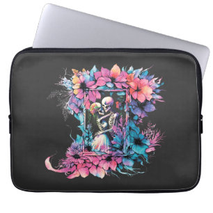 Capa Para Notebook Esqueletos apaixonados. Um buquê de flores.