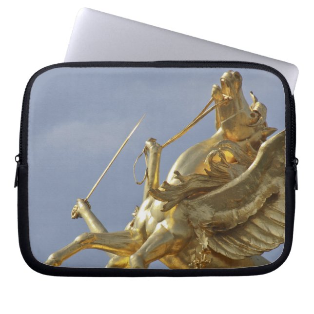 Capa Para Notebook estátua de Pégaso na ponte Pont Alexander III (Frente)