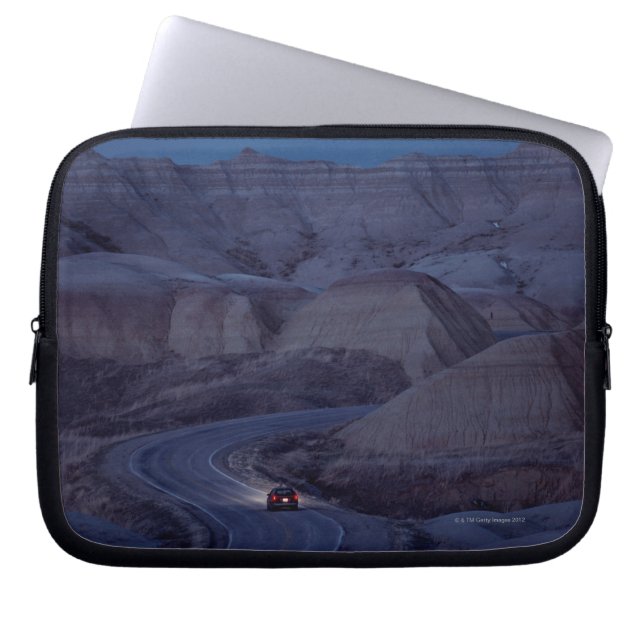Capa Para Notebook Estrada através da cordilheira (Frente)