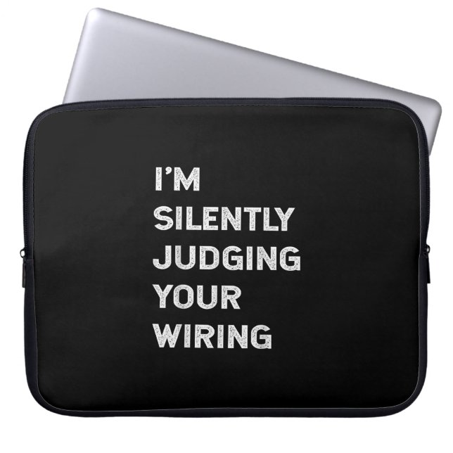 Capa Para Notebook Eu estou silenciosamente julgando seu eletricista  (Frente)