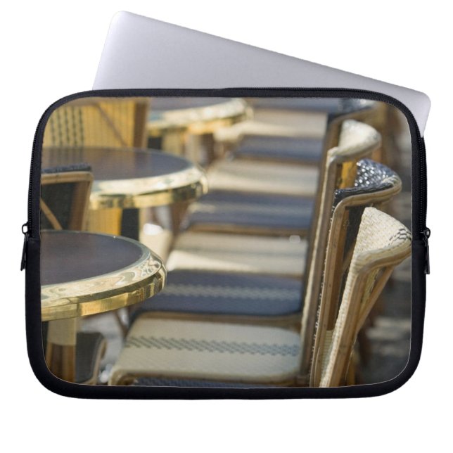 Capa Para Notebook Europa, França, Paris, Beaubourg: Mesas de Café / (Frente)
