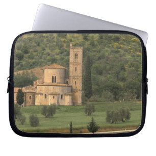 Capa Para Notebook Europa, Itália, Toscana. Abbazia di Sant'Antimo,