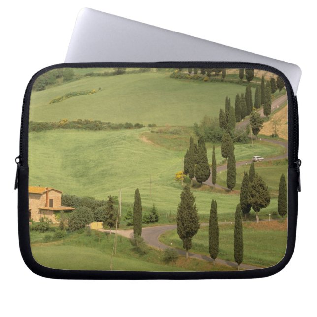 Capa Para Notebook Europa, Itália, Toscana, Monticchiello. Sinúoso (Frente)