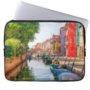 Capa Para Notebook Explore o Charme Vibrante de Burano