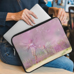 Capa Para Notebook Fadas de Borboleta Rosa, Meninas Modernas e Bonita<br><div class="desc">Esta design moderna apresenta uma fada rosa tensa entregando a uma fada mais nova uma borboleta num campo de flores. Perfeito para uma fada. #fada #bonita #fantasia #moderna #na moda #moderna ##elegante #rosa #borboleta #borboletas #natureza #floral #flores #botânico #prado #feminino #na moda #estilo #trendy #tendências #popular #design #designer #laptopsleeves #capas...</div>