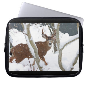Capa Para Notebook Fanfarrão dos cervos na neve no inverno