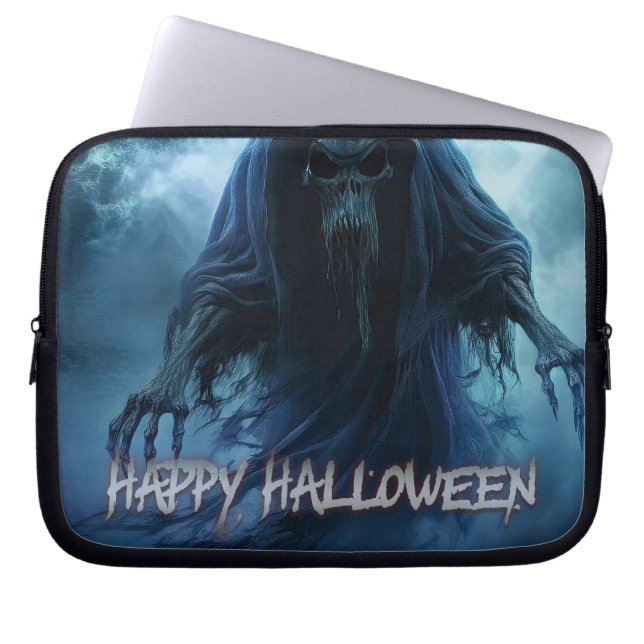 Capa Para Notebook Fantasma preto em uma paisagem infernal - Hallowee (Frente)