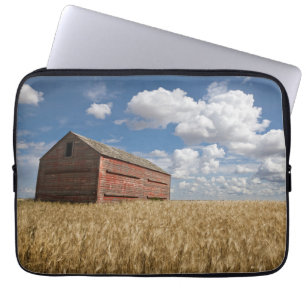 Capa Para Notebook Fazendas Velho Red Barn no Campo de Trigo