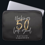 Capa Para Notebook Fazer 50, comemoração de aniversário de ouro<br><div class="desc">Comemore seu aniversário de 50 anos em estilo com esse efeito preto,  branco e ouro 50 e um fabuloso design de aniversário. Um design moderno com texto de script e gráficos ousados. Altere a cor para personalizar. Parte de uma coleção.</div>