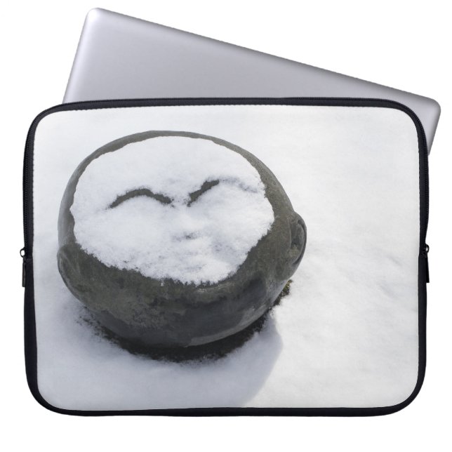 Capa Para Notebook Feliz Buda com a neve facial (Frente)