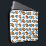 Capa Para Notebook Feliz Challah Dias Hanukkah Chanukah Pão Judeu<br><div class="desc">A bolsa de laptop apresenta uma ilustração original de um pão de chalá trançado, com HAPPY CHALLAH DAYS em uma fonte divertida. Perfeito para comemorações de feriado de Hanukkah! Não vê o que está procurando? Precisa de ajuda para a personalização? Clique em "contate este designer" para criar algo apenas para...</div>