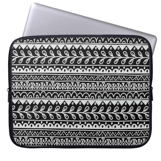 Capa Para Notebook Fileiras de padrões rabiscados em preto e branco (Frente)