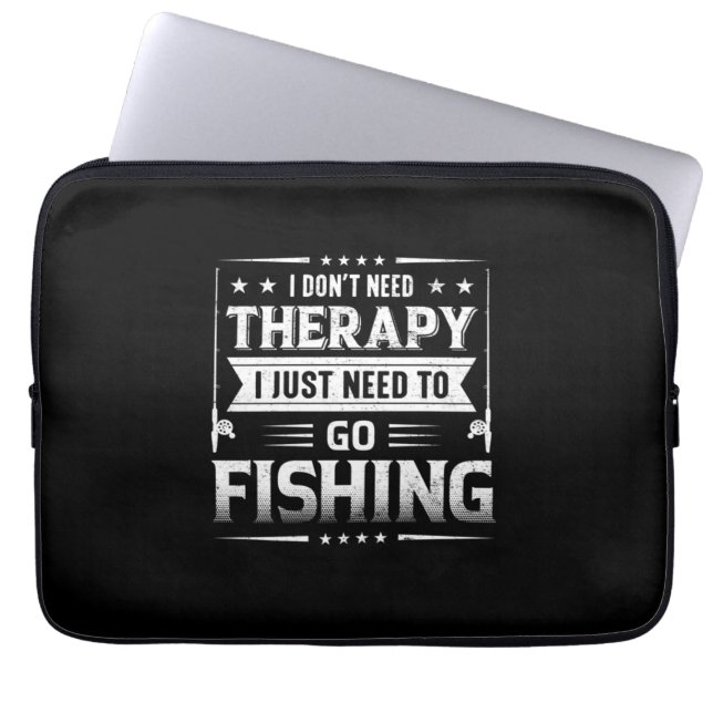 Capa Para Notebook Fisher, Eu Só Preciso Ir Pescar (Frente)