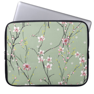 Capa Para Notebook flor pequena vermelha e amarela em fundo verde